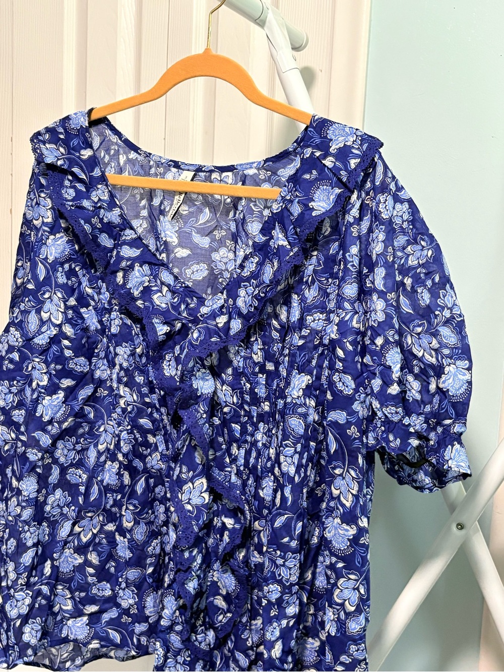 Torrid Blue Floral Ruffle V-Neck Women's Top Size 3x